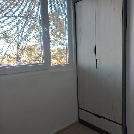 Lovely 1- Bedroom Condo Close To Downtown Escópia Exterior foto